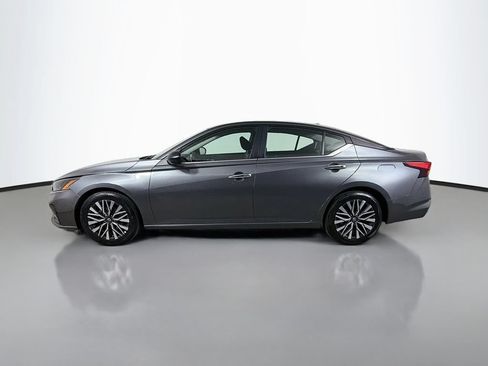 Used 2025 Nissan Altima 2.5 SV FWD image 9