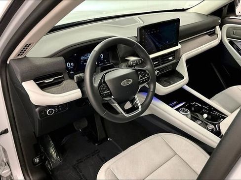 Used 2025 Ford Explorer Platinum w/ LUX Leather Package AWD/4WD image 16