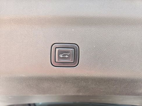 Used 2021 Chevrolet Tahoe Z71 w/ Z71 Signature Package AWD/4WD image 9
