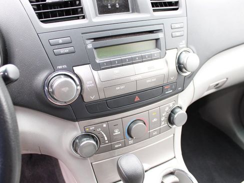 Used 2011 Toyota Highlander 4WD w/ Tow Pkg image 15
