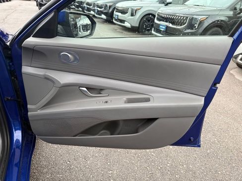 Used 2024 Hyundai Elantra SE image 14
