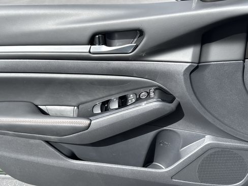 New 2025 Nissan Altima 2.5 SR image 10