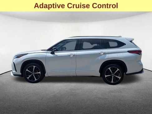 Used 2022 Toyota Highlander XSE AWD/4WD image 9