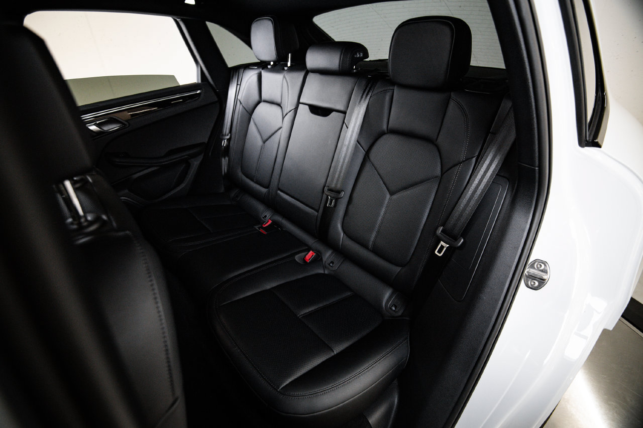 Certified 2026 Porsche Macan AWD/4WD image 24