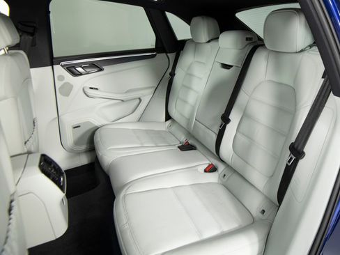 Certified 2026 Porsche Macan GTS image 36