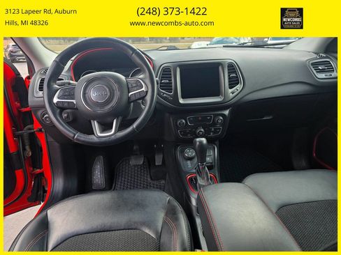 Used 2018 Jeep Compass Trailhawk w/ Cold Weather Group image 13