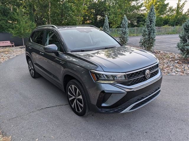 Certified 2023 Volkswagen Taos SE w/ Panoramic Sunroof Package FWD image 6