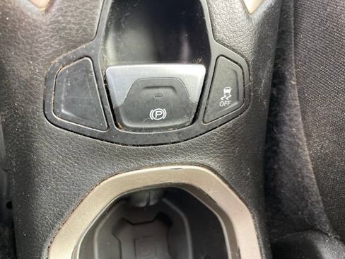 Used 2016 Jeep Renegade 75th Anniversary FWD image 39