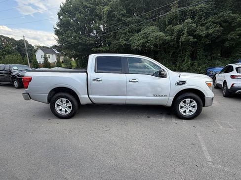 Used 2017 Nissan Titan SV AWD/4WD image 4