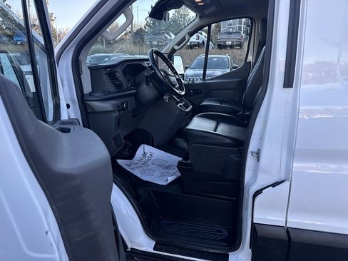 Used 2023 Ford Transit 250 Low Roof AWD image 10