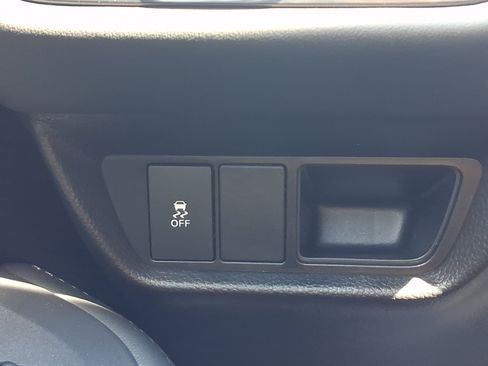 Used 2027 Honda HR-V LX image 26