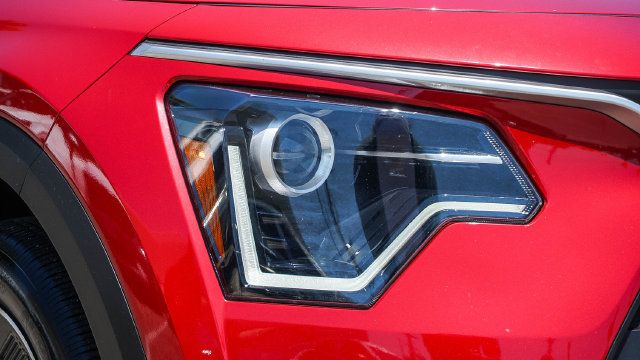 Certified 2025 Kia Niro EX FWD image 5