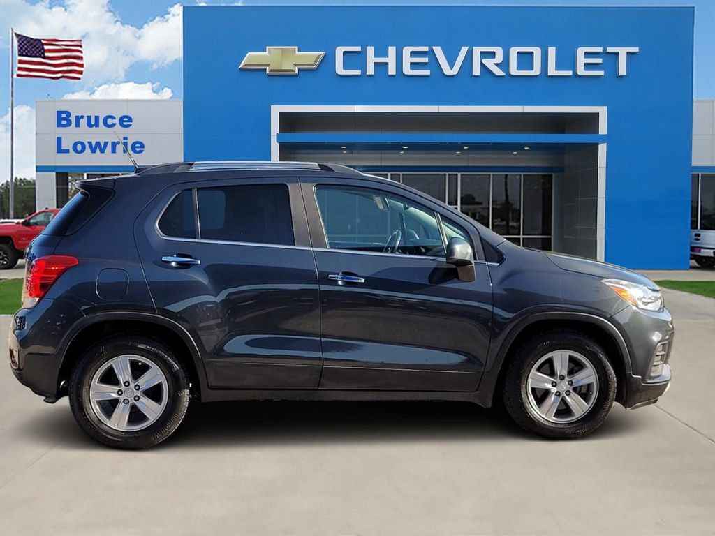 Used 2019 Chevrolet Trax LT w/ LT Convenience Package FWD image 6