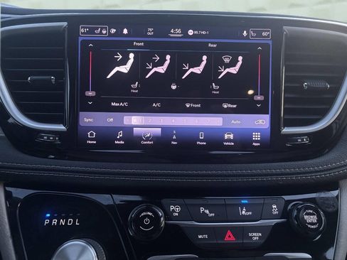 Used 2021 Chrysler Pacifica Touring-L FWD image 31