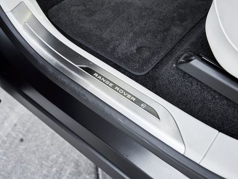 Used 2024 Land Rover Range Rover SV image 38