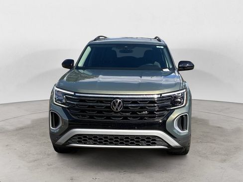 Used 2025 Volkswagen Atlas Peak Edition SE AWD/4WD image 2