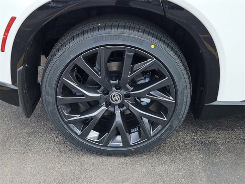 New 2025 Toyota Crown Signia image 5