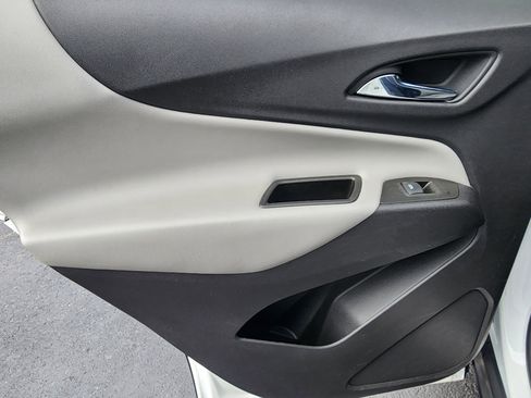 Used 2021 Chevrolet Equinox LS w/ LS Convenience Package image 16