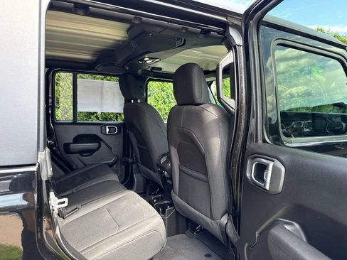 Used 2022 Jeep Gladiator Sport AWD/4WD image 13