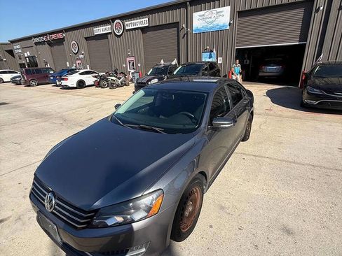 Used 2014 Volkswagen Passat 1.8T S image 32