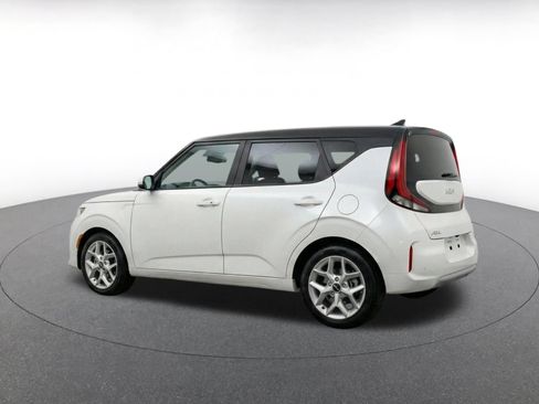 Used 2025 Kia Soul LX w/ LX Technology Package FWD image 7