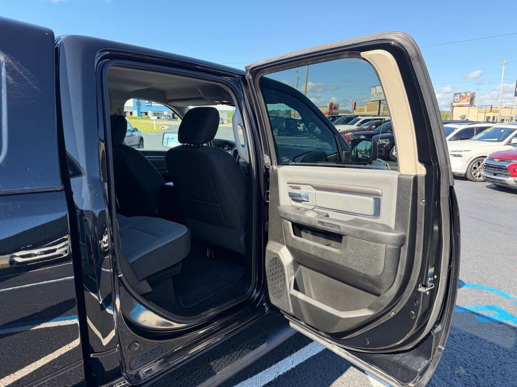 Used 2022 RAM 1500 Classic SLT w/ Electronics Convenience Group AWD/4WD image 47