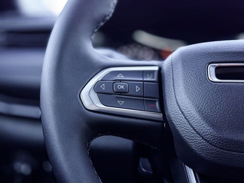 New 2026 Jeep Compass Latitude w/ Sun and Sound Group image 11