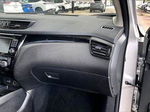 Certified 2022 Nissan Rogue Sport SL w/ Premium Package AWD/4WD image 19