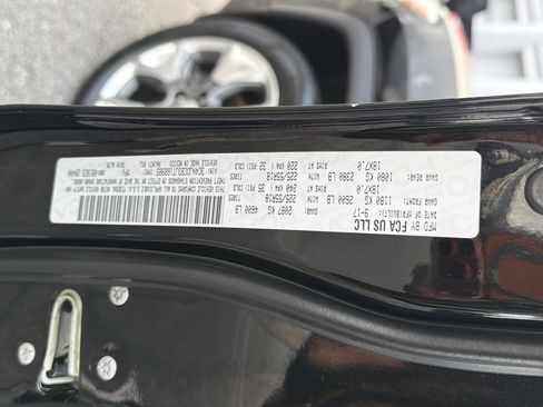 Used 2018 Jeep Compass Limited w/ Navigation Group image 37