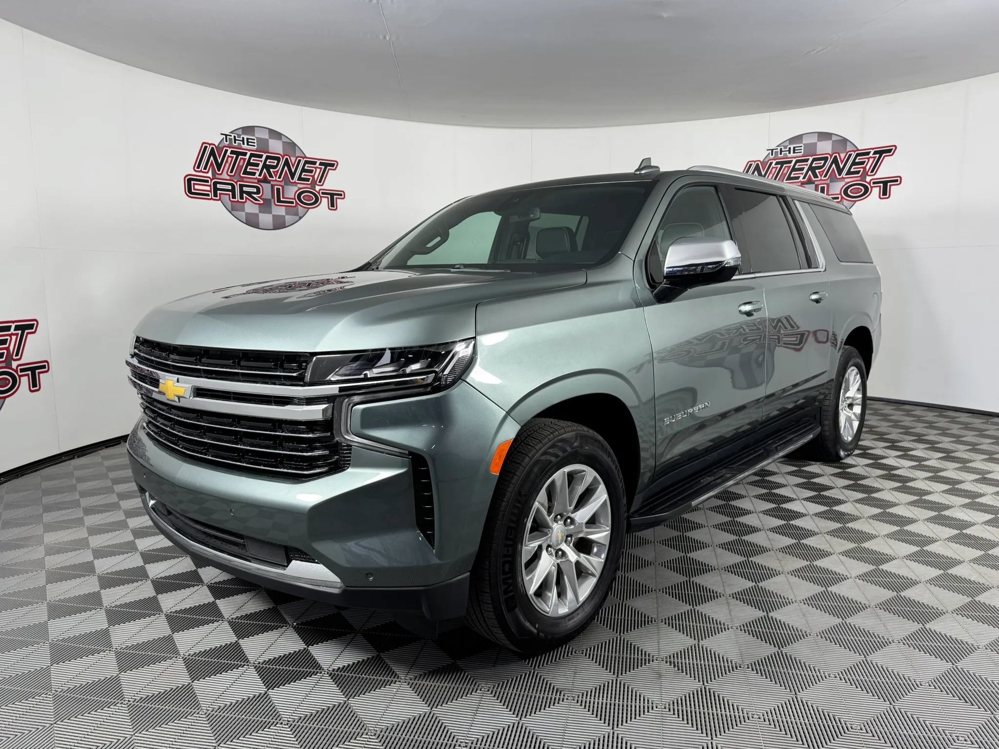 Used 2023 Chevrolet Suburban Premier AWD/4WD image 3