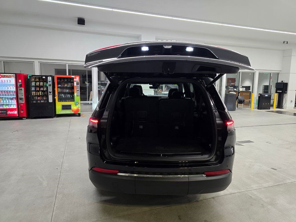 Used 2024 Jeep Grand Cherokee L Limited w/ Luxury Tech Group II AWD/4WD image 44