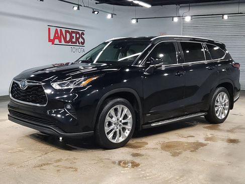 Used 2023 Toyota Highlander Limited AWD/4WD image 3