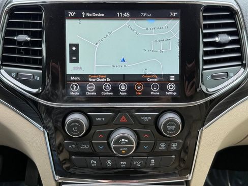Used 2021 Jeep Grand Cherokee Limited w/ Premium Lighting Group AWD/4WD image 35