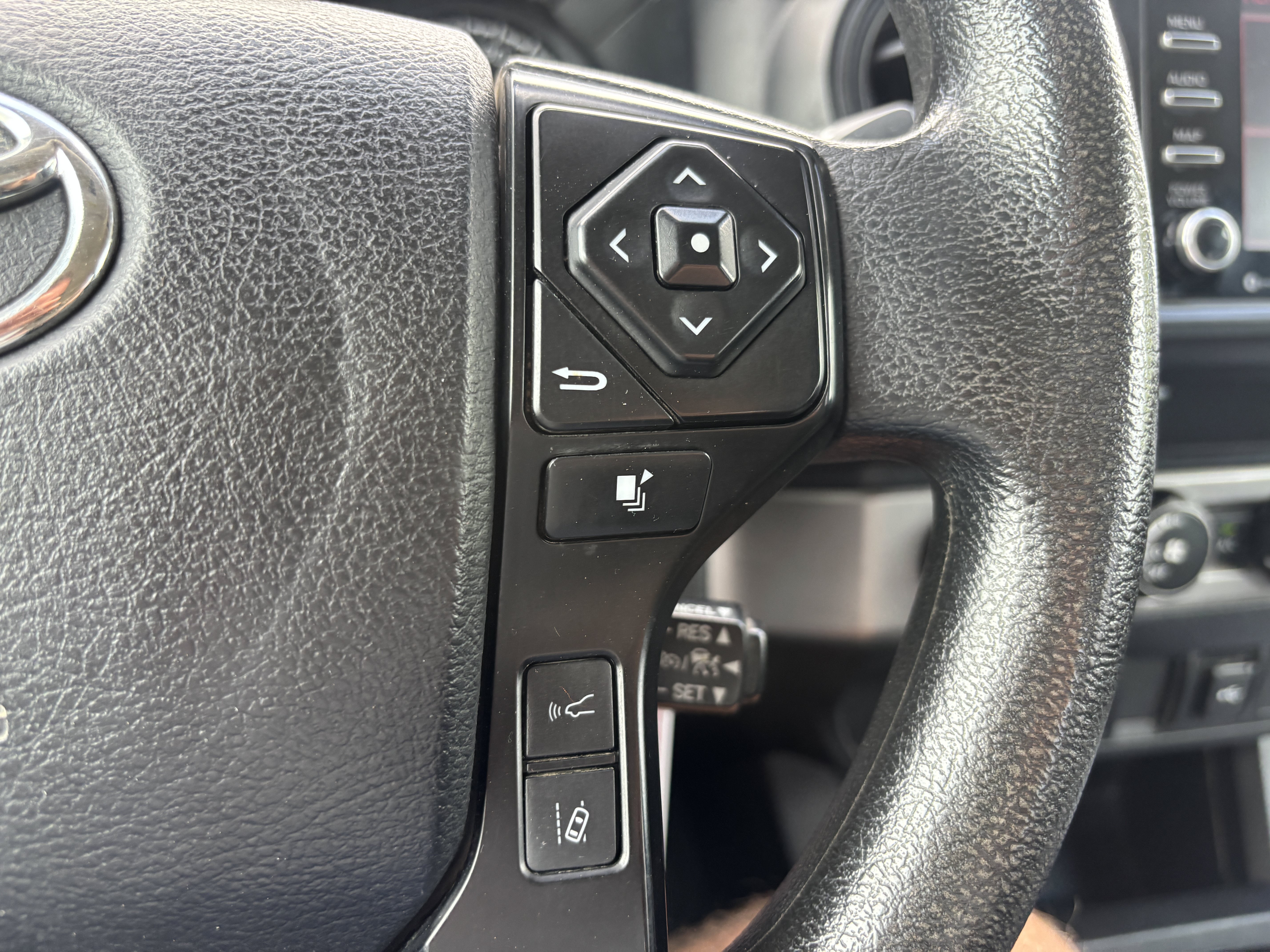Used 2022 Toyota Tacoma SR AWD/4WD image 14