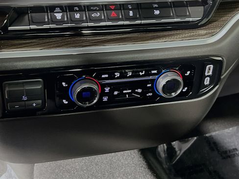 Used 2025 Chevrolet Silverado 2500 LT w/ Convenience Package image 25