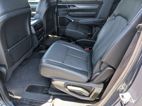 Certified 2025 Jeep Wagoneer Series III w/ Premium Group I AWD/4WD image 25