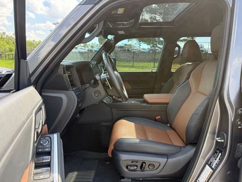 Used 2024 Lexus GX 550 w/ Accessory Package (31) AWD/4WD image 26
