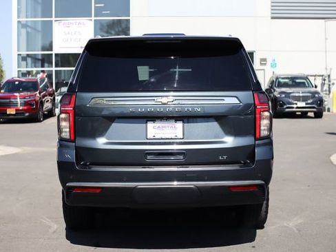Used 2021 Chevrolet Suburban LT w/ Luxury Package image 18