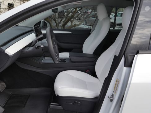 Used 2023 Tesla Model Y Long Range image 3