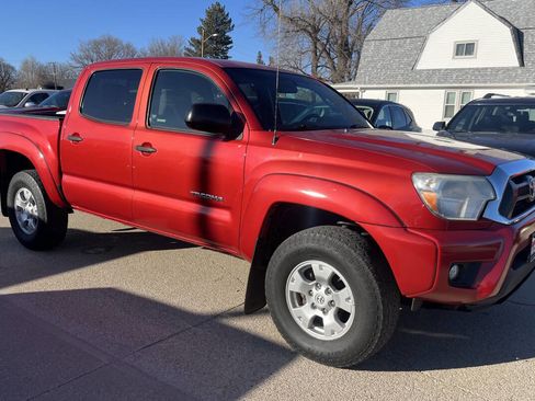 Used 2015 Toyota Tacoma 4x4 Double Cab w/ TRD Off-Road Package image 1