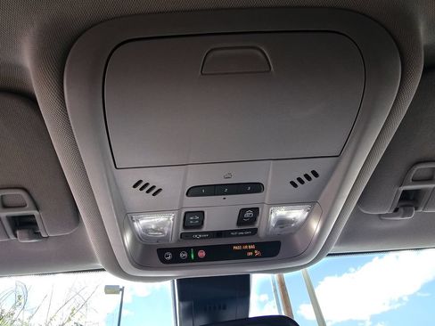 Used 2023 GMC Terrain SLT w/ Tech Package FWD image 21