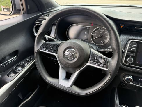 Used 2018 Nissan Kicks SV FWD image 25