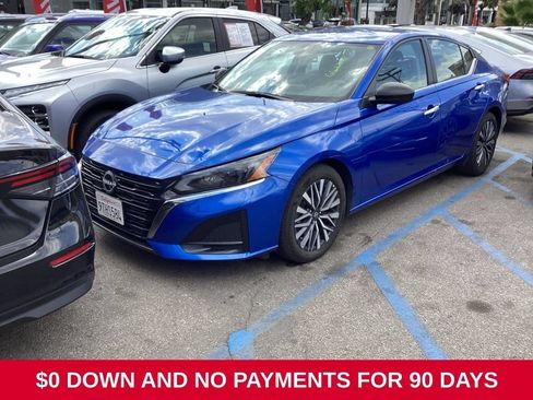 Used 2025 Nissan Altima 2.5 SV FWD image 2