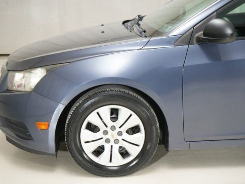 Used 2013 Chevrolet Cruze LS image 4