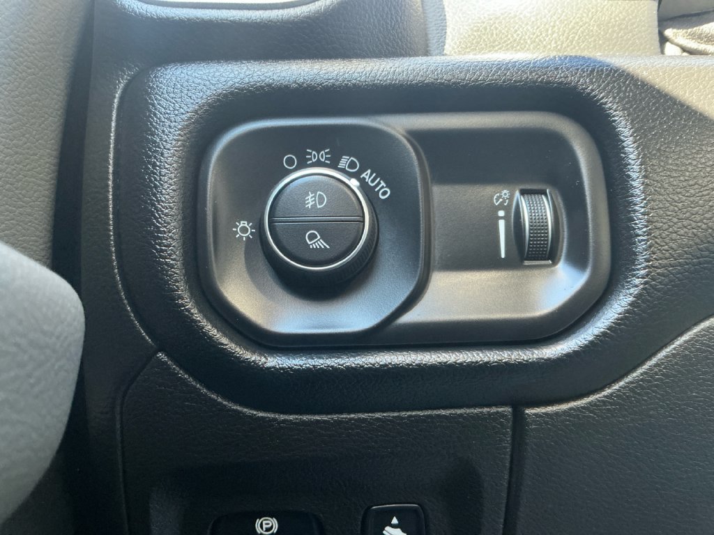 Used 2020 RAM 1500 Big Horn AWD/4WD image 17