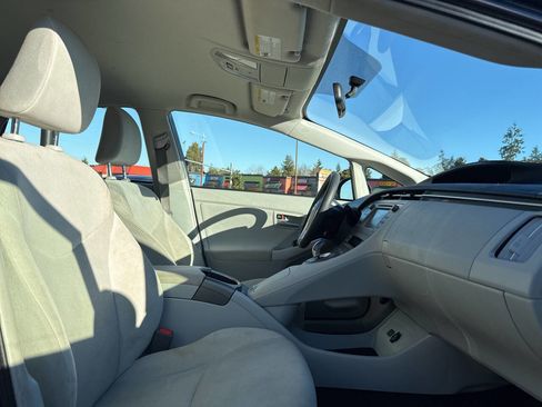 Used 2014 Toyota Prius Two image 15