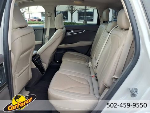 Used 2023 Lincoln Nautilus Reserve w/ Equipment Group 201A image 5