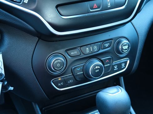 Used 2021 Jeep Cherokee Latitude image 21