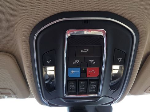 Used 2022 Jeep Grand Cherokee L Limited w/ Black Appearance Package image 24