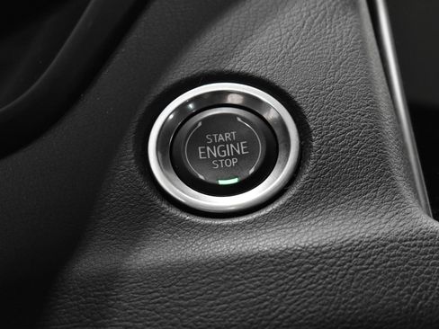 Used 2023 Cadillac XT4 Luxury w/ Cold Weather Package image 14